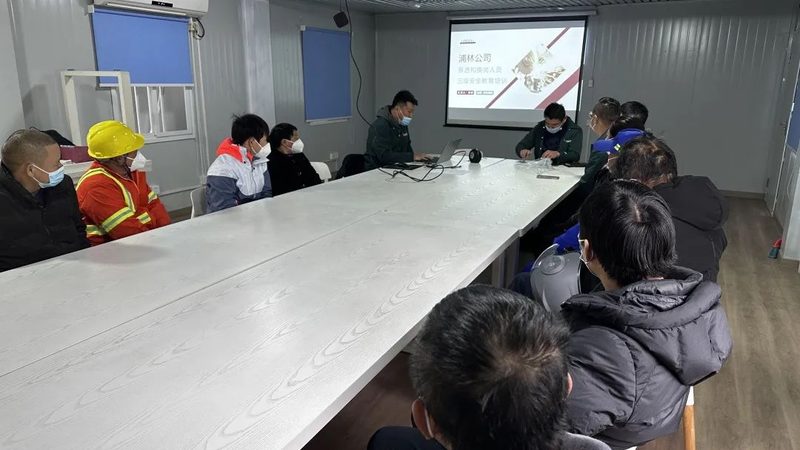 在准备报名证件时，需要注意以下几点：