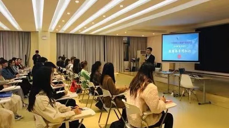 揭秘线上课程加盟代理：条件与注意事项